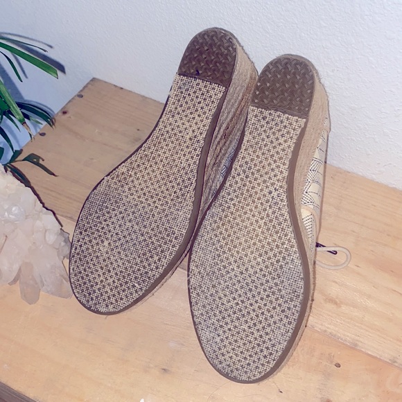 RARE Tom's Dessert Wedge Bootie - Picture 5 of 8